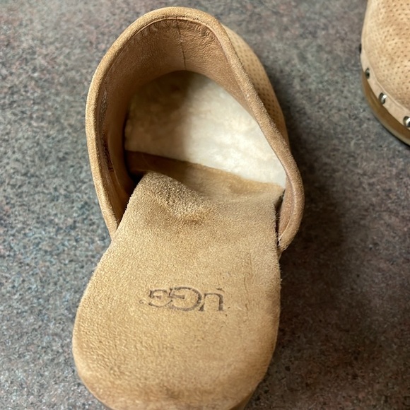UGG heeled clog size 8 - Picture 4 of 9